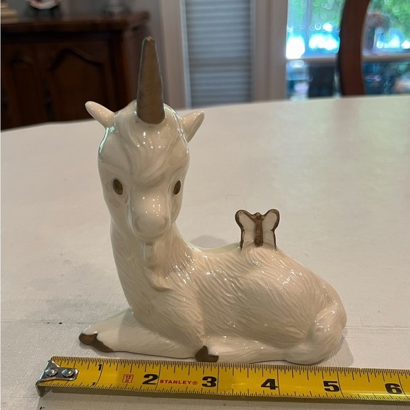 Vintage creamy white baby unicorn with butterfly ceramic figurine. So sweet! - Picture 7 of 8